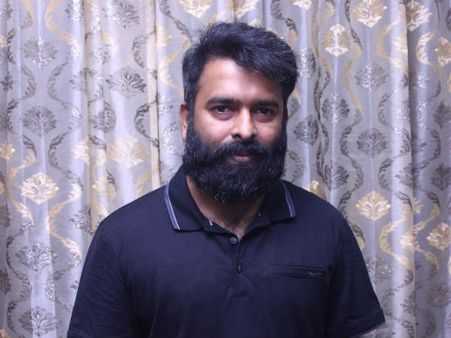 சந்தோஷ் நாராயணன் டிவீட்.. ஏன் தெய்வமே இப்படி... .. பதறிப் போன விவேக்!