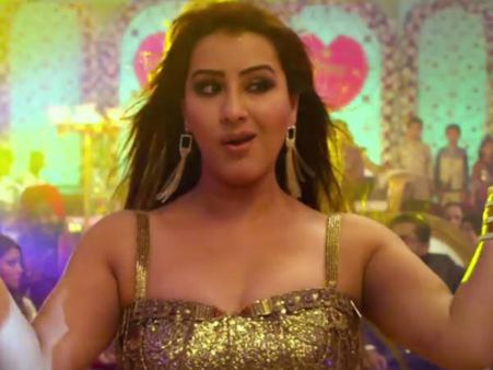 காங்கிரஸ் கட்சியில் சேர்ந்த பிக் பாஸ் பிரபலம்: தப்பு பண்ணிட்டீங்கன்னு குமுறும் ரசிகர்கள்