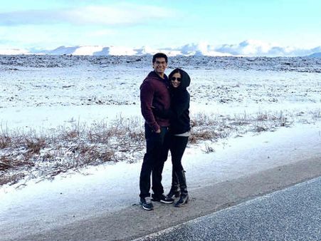 நாடே கதறிக்கிட்டு இருக்கு, இப்போ தேனிலவு போட்டோ முக்கியமா?: ரஜினி மகளை விளாசிய நெட்டிசன்ஸ்