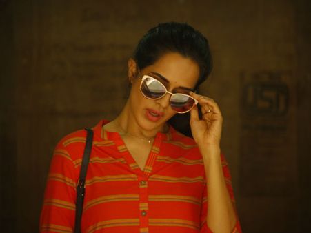 நடிகைகள் வெறும் கவர்ச்சி சின்னங்களாக சித்தரிக்கப்படக் கூடாது... நடிகை பிரதைனி சர்வா!