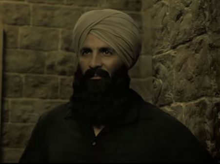 அபிநந்தனை விட படம் முக்கியமா?: பிரமாண்ட இயக்குநர், பக்ஷிராஜனை விளாசிய நெட்டிசன்ஸ்