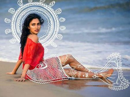 திரும்பவும் பீச் புகைப்படங்கள் வெளியிட்ட அமலாபால்.. ஆனா, எப்டி சமாளிச்சிருக்கார் பாருங்க!