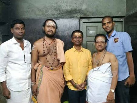 ரஜினி படத்தை துவங்கும் முன்பு பழனி முருகன் கோவிலுக்கு சென்ற முருகதாஸ்: வைரல் போட்டோ