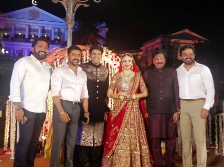 வெளியானது ஆர்யா, சயீஷா திருமண புகைப்படங்கள்: யார், யாரெல்லாம் வந்தாங்க தெரியுமா?