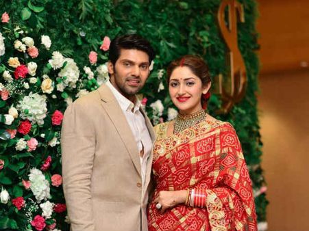 ஆர்யா, சயீஷா திருமண வரவேற்பு: அண்ணன் விஜய், நண்பர்கள் பங்கேற்பு