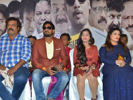 “பட விழாவிற்கு பிரபலங்களை அழைப்பதால் ஒரு பயனும் இல்லை”... இயக்குனர் பரபரப்பு பேச்சு..!