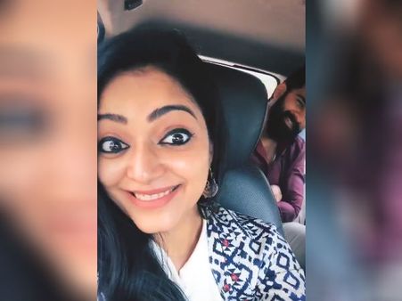 ஷூட்டிங் இடைவேளையில் ஜனனியும் அசோக் செல்வனும் செய்த வேலை... வைரலாகும் வீடியோ!