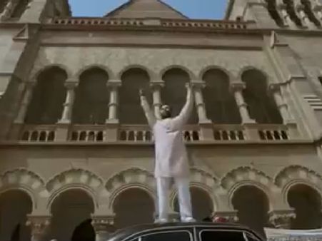 PM Narendra Modi ட்ரெய்லர்: குஜராத் கலவரத்தில் இஸ்லாமியர்களை காப்பாற்றிய மோடி