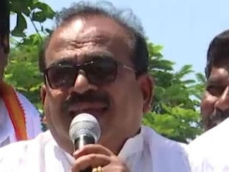 கிரண் பேடி ஆணா, பெண்ணா?: ராதாரவியை தூக்கி சாப்பிட்ட நாஞ்சில் சம்பத்