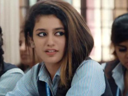 தயாரிப்பாளரால் தான் ப்ரியா வாரியரை ஹீரோயின் ஆக்கினேன்: குமுறும் இயக்குநர்