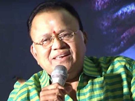 இதோட நிறுத்திக்கோங்க, இல்லை...: ராதாரவியை எச்சரித்த நடிகர் சங்கம்