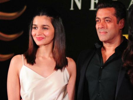 மகள் வயது நடிகையுடன் ஜோடி சேரும் சூப்பர் ஸ்டார்: 27 வயது வித்தியாசம்