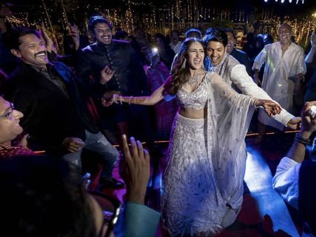 திருமணத்திற்கு முந்தைய நாள் 'ரவுடி பேபி'யாக மாறிய சயீஷா