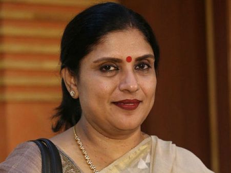 ஒரேயொரு ட்வீட், ஆனால் 2 பேருக்கு விளாசல்: ஸ்ரீப்ரியா ரொம்ப தெளிவு