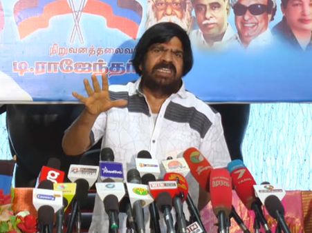 அது என் மகன் அல்ல: பதறிப் போய் விளக்கம் அளித்த டி. ராஜேந்தர்