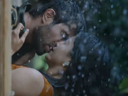 பணத்திற்காக இப்படியா கீழ்த்தரமாக செய்வது?: விஜய் ஹீரோயினை விளாசிய ரசிகர்கள்