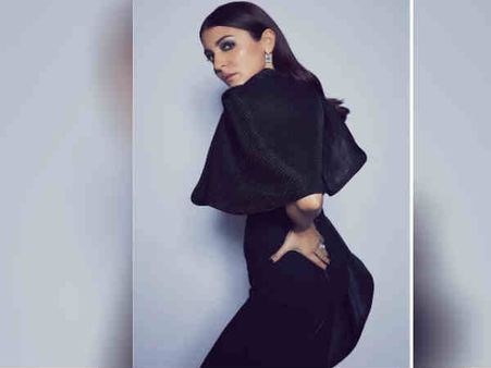 கோஹ்லி மனைவி பாவம்: இப்படியா மரணமா கலாய்ப்பது?