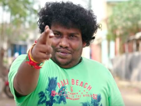 தர்பாரில் யோகிபாபு: பாவம் ரஜினிக்கு என்ன பிரச்சனை வரப் போகிறதோ?