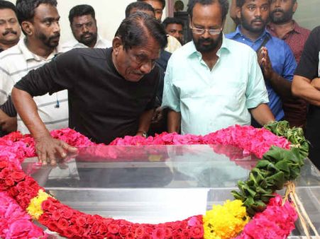 மகேந்திரனின் உடலை பார்த்ததும் கதறி அழுத பாரதிராஜா