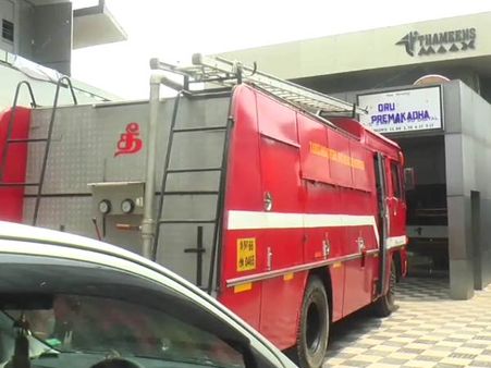 விறுவிறுப்பாக ஓடிய மலையாளப் படம்.. பற்றிக் கொண்ட தீ.. தெறித்து ஓடிய ரசிகர்கள்!