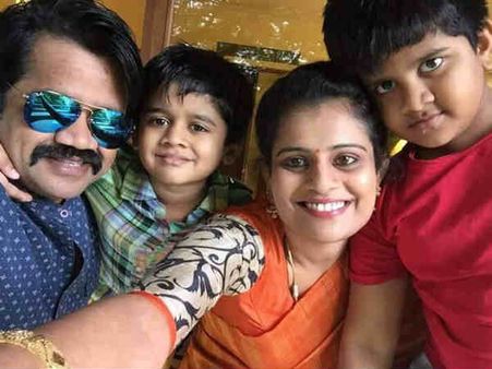 இது கெட்ட கனவாக இருக்கக் கூடாதா, போகும் வயசா இது ரித்தீஷ்?: பிரபலங்கள் வேதனை