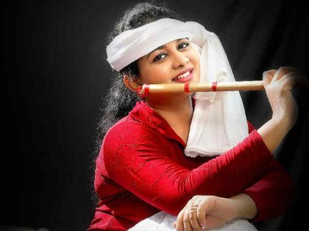 தங்கை படிப்புக்காக பிரேக் விட்ட ‘கருவாப்பையா’ நடிகை.. மீண்டும் நடிக்க வருகிறார்!