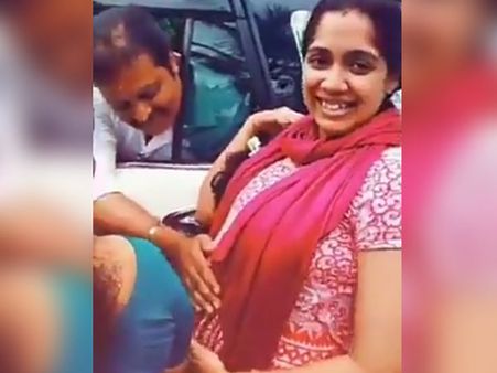 கர்ப்பிணியின் வயிறை எப்படி தொடலாம்?: நடிகரை விளாசும் நெட்டிசன்ஸ்