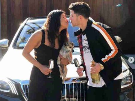 படியில் தவறி விழப் பார்த்த ப்ரியங்கா, தாங்கிப் பிடித்த நிக்: வீடியோ இதோ