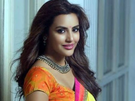 அவருடன் நடித்த ஸ்ரீதேவி, ரித்தீஷ் உயிருடன் இல்லை: கலாய்த்தவரை விளாசிய ப்ரியா ஆனந்த்