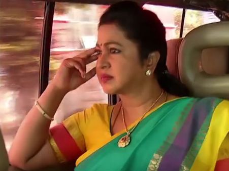 கொழும்பு ஹோட்டலில் குண்டுவெடிப்பு: அதிர்ஷ்டவசமாக உயிர் தப்பிய ராதிகா சரத்குமார்