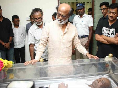 கனத்த இதயத்துடன் தனக்கு பிடித்த இயக்குநர் மகேந்திரனுக்கு ரஜினி அஞ்சலி