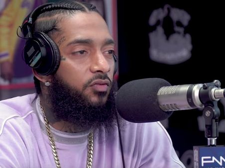 எதிரிகள் பற்றி ட்வீட்டிய சில மணிநேரத்தில் பிரபல பாடகர் சுட்டுக் கொலை