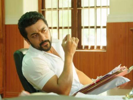 என்.ஜி.கே. ட்ரெய்லரில் அரசியலுக்கு வரத் துடிக்கும் நடிகர்களை கலாய்க்கிறார்களா?