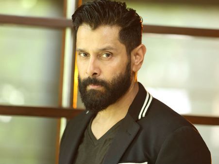'விக்ரம்': அவன் பெயருக்குள்ளே வெற்றி உண்டு, உண்மைதானடா #HBDChiyaanVikram