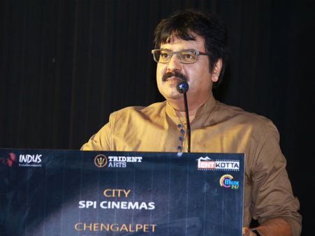 கமல் படத்தால் என் படம் நாசம்: விவேக்கை யாரும் திட்ட வேண்டாம்