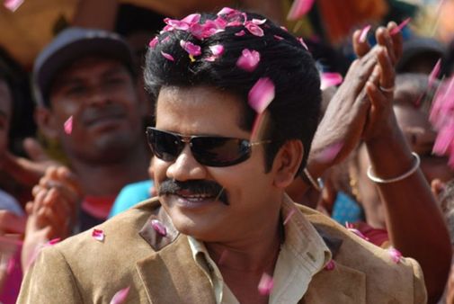 ஆபாசமாகப் பேசி கொலை மிரட்டல் விடுக்கிறார்... மறைந்த நடிகர் ரித்தீஷின் மனைவி மீது போலீசில் புகார்!