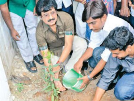 ஏலே மரங்களை நடுங்க.. குளம் குட்டைகளை தூர் வாருங்க... விவேக் அழைப்பு!