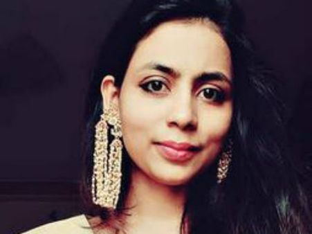 வீடியோ எடுத்து நடிகரை மிரட்டி பணம் பறித்த 2 நடிகைகள் கைது