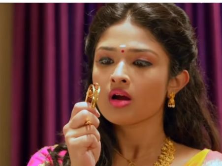 அருந்ததி.... காப்பை வச்சே கதையை ஓட்டிடலாமா? இதுல கோவை சரளா வேற!