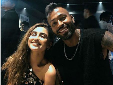 பாண்டியாவின் போட்டோவை போட்டு ஒரு வார்த்தை சொன்ன நடிகை: விளாசிய நெட்டிசன்ஸ்