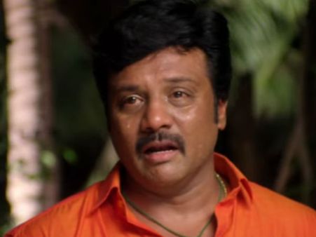 குரல் கம்ம வசனம் பேசி கண்ணீர் விட்டு அழும் ஆண்கள் விருதை சின்னவருக்கு தரலாமா?