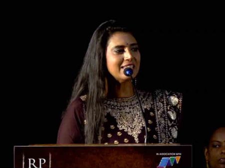 தமிழ் மாணவர்களை பார்த்து பீதியடைகிறார்கள்... பிரகாஷ்ராஜுக்கு நடிகை கஸ்தூரி பதிலடி!