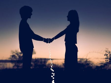 இன்னும் முன்னாள் காதலியை காதலிக்கும் வாரிசு நடிகர்