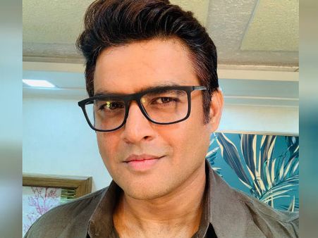 பழைய மேடியாக மாறிய மாதவன்: யாருய்யா இது என்று கலாய்த்த குஷ்பு