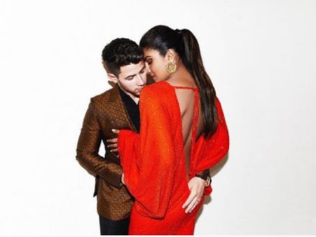 பொண்டாட்டின்னாலும் அங்கயா கை வைப்பது?: ப்ரியங்கா கணவரை விளாசிய நெட்டிசன்ஸ்