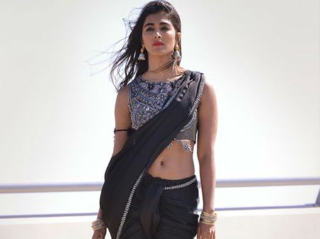 குடிபோதையில் கார் ஓட்டி போலீசில் சிக்கினாரா ஜீவா பட நடிகை?: மேனேஜர் விளக்கம்