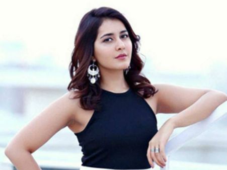 மழைவிட்டாலும் தூரல் விடாத கதையா அயோக்யா பிரச்சனை: மன்னிப்பு கேட்ட ஹீரோயின்