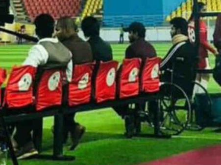 வீல் சேரில் அமர்ந்திருக்கும் விஜய்.. வைரலாகும் புகைப்படம்.. குழப்பத்தில் தளபதி ரசிகர்கள்!