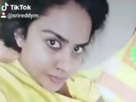 திரும்பவும் தரங்கெட்ட ஸ்ரீரெட்டி.. நானிக்கு சமர்ப்பிப்பதாகக் கூறி புதிய படுக்கையறை வீடியோ ரிலீஸ்!