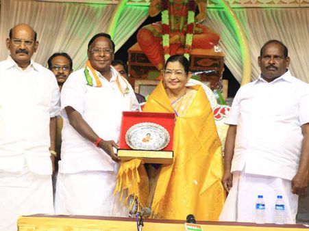 நான் உயிரோடு இருப்பதற்கு ரசிகர்கள்தான் காரணம் என பாடகி சுசீலா உருக்கம்!